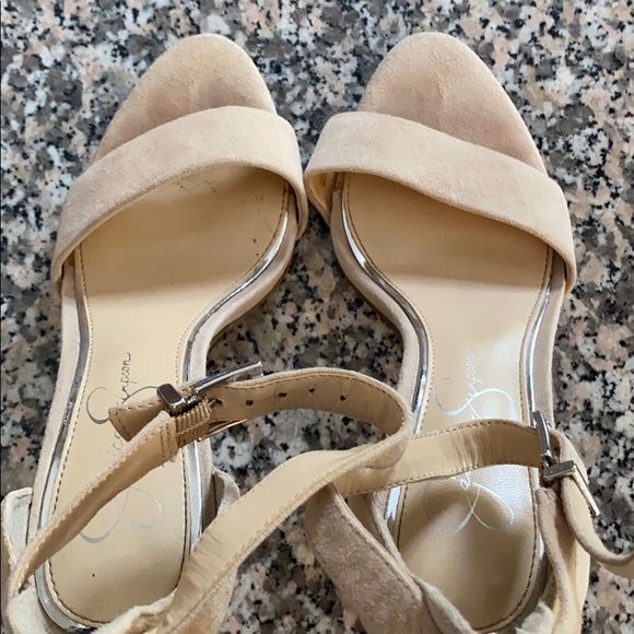 Jessica Simpson size 6 1/2 beige faux suede heels - Picture 8 of 9